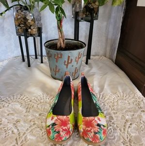 Mudd Tropical Floral Slip On Flats Shoes Size 8